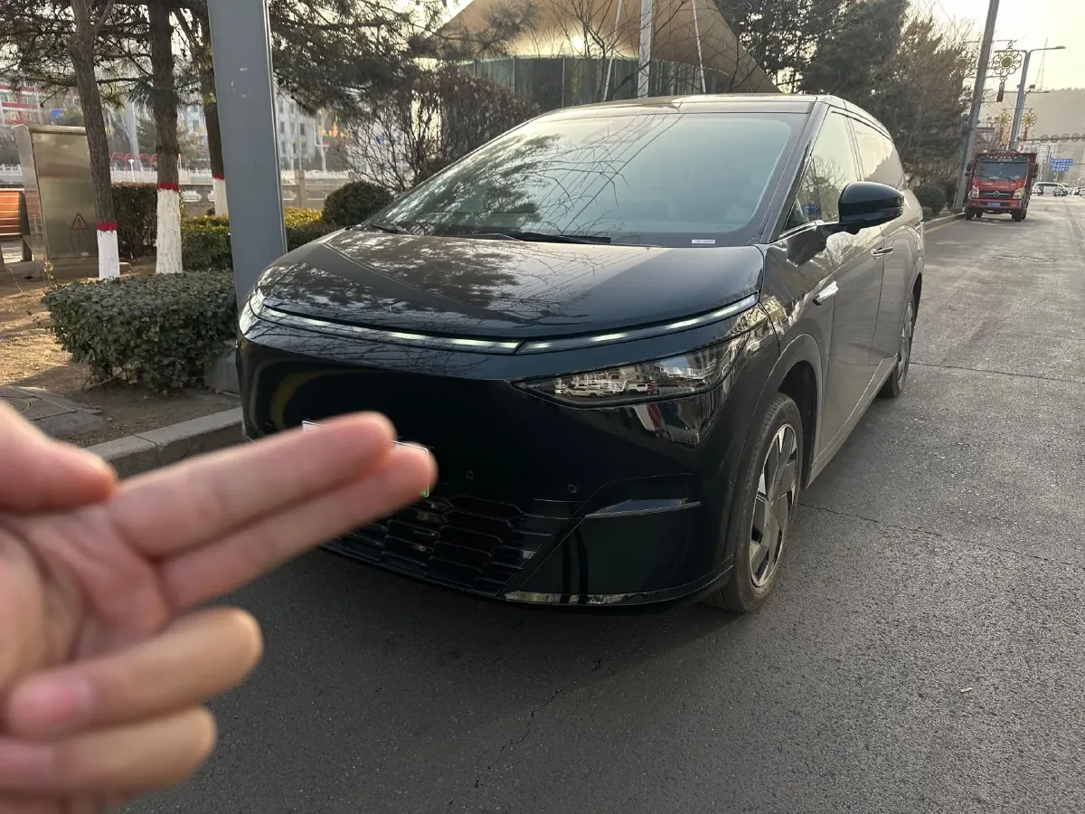 2024 Xpeng X9 BEV 101.5KWH,autocango,china used car exporter,china ev exporter,chinese used car exporter,chinese used ev exporter