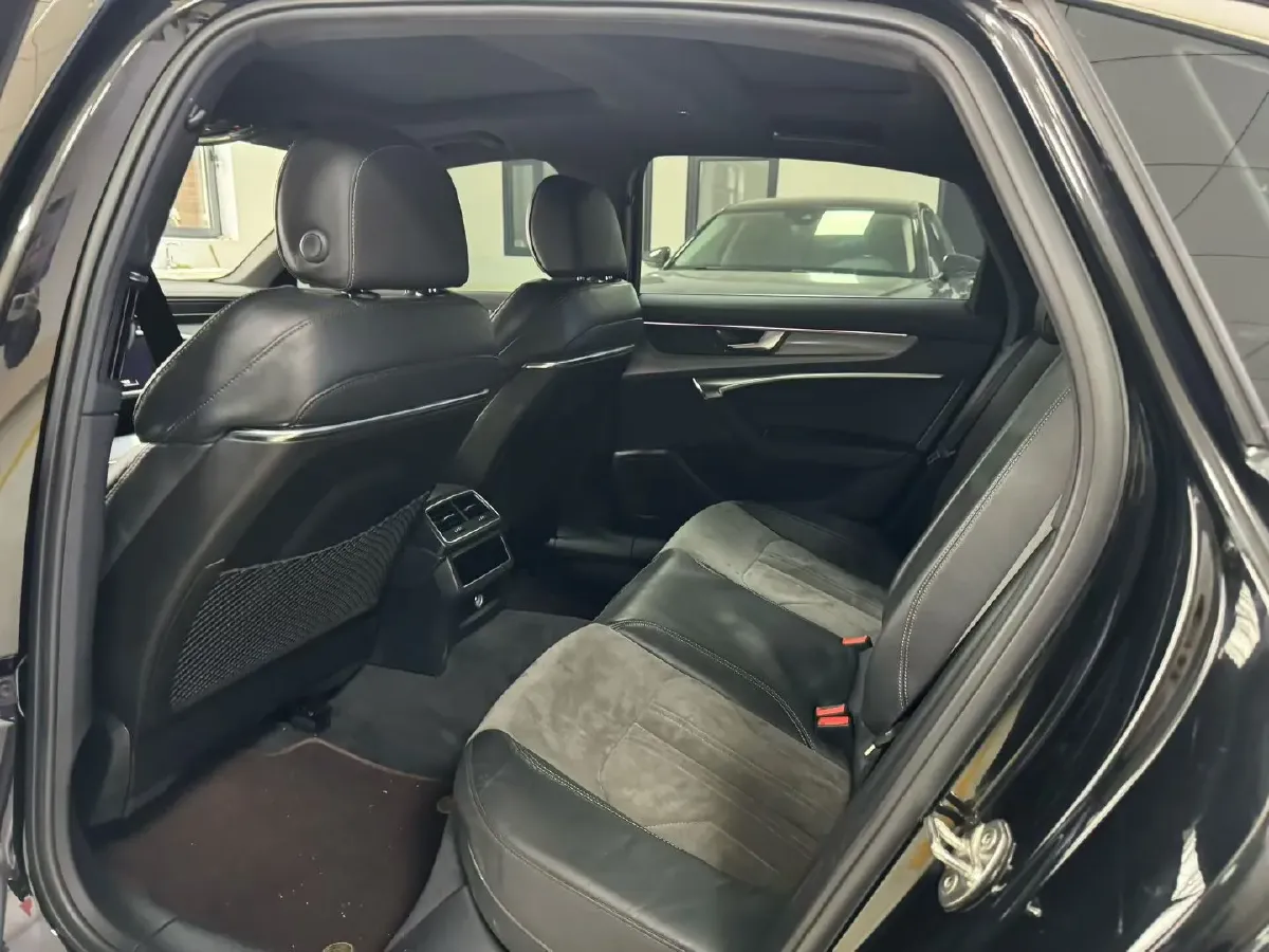 2022 Audi A6L 2.0T 224HP L4 7DCT,autocango,china used car exporter,china ev exporter,chinese used car exporter,chinese used ev exporter