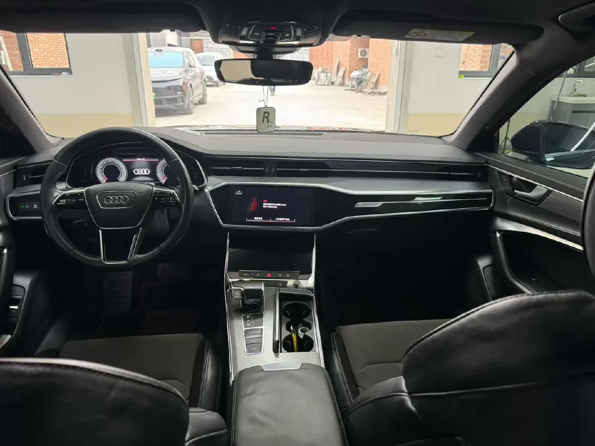 2022 Audi A6L 2.0T 224HP L4 7DCT,autocango,china used car exporter,china ev exporter,chinese used car exporter,chinese used ev exporter