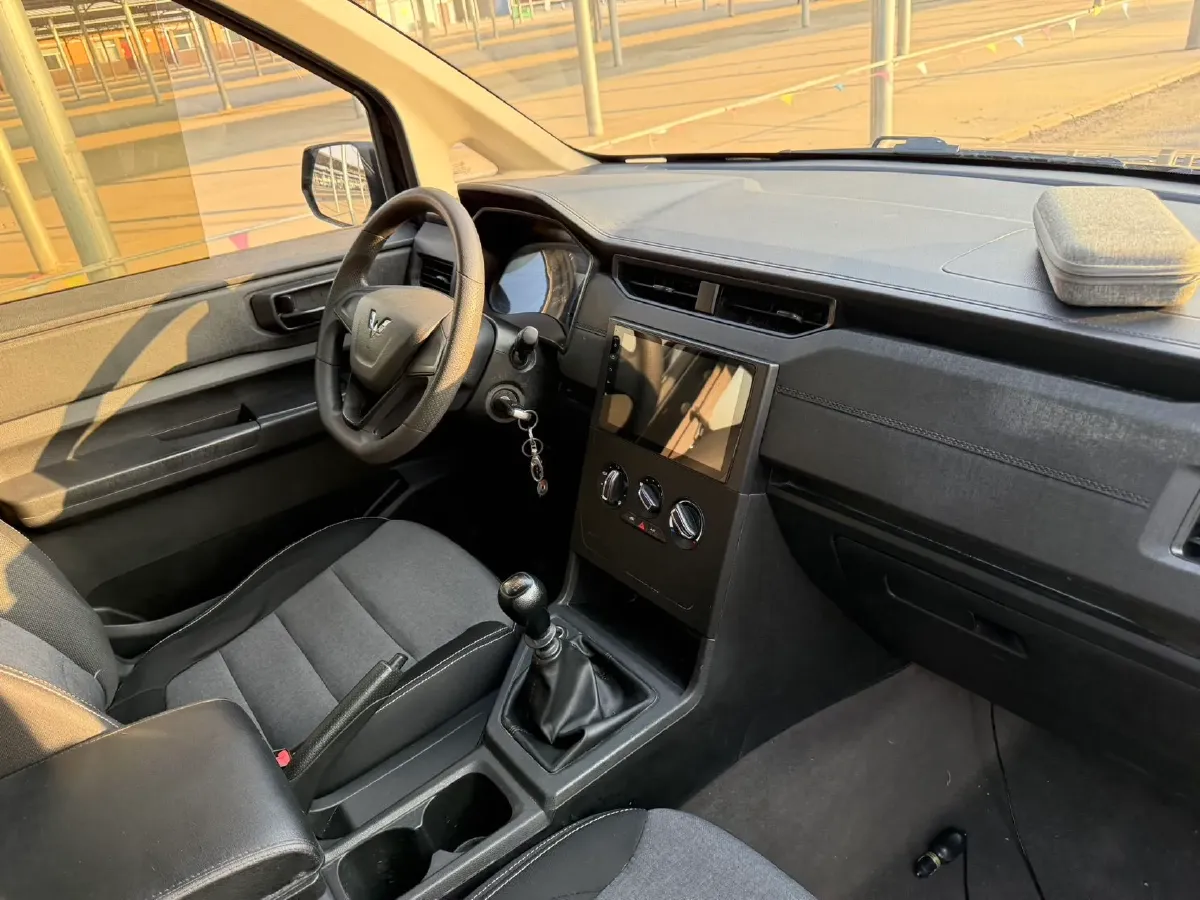 2020 WuLing HongGuang Plus 1.5T 147HP L4 6MT,autocango,china used car exporter,china ev exporter,chinese used car exporter,chinese used ev exporter