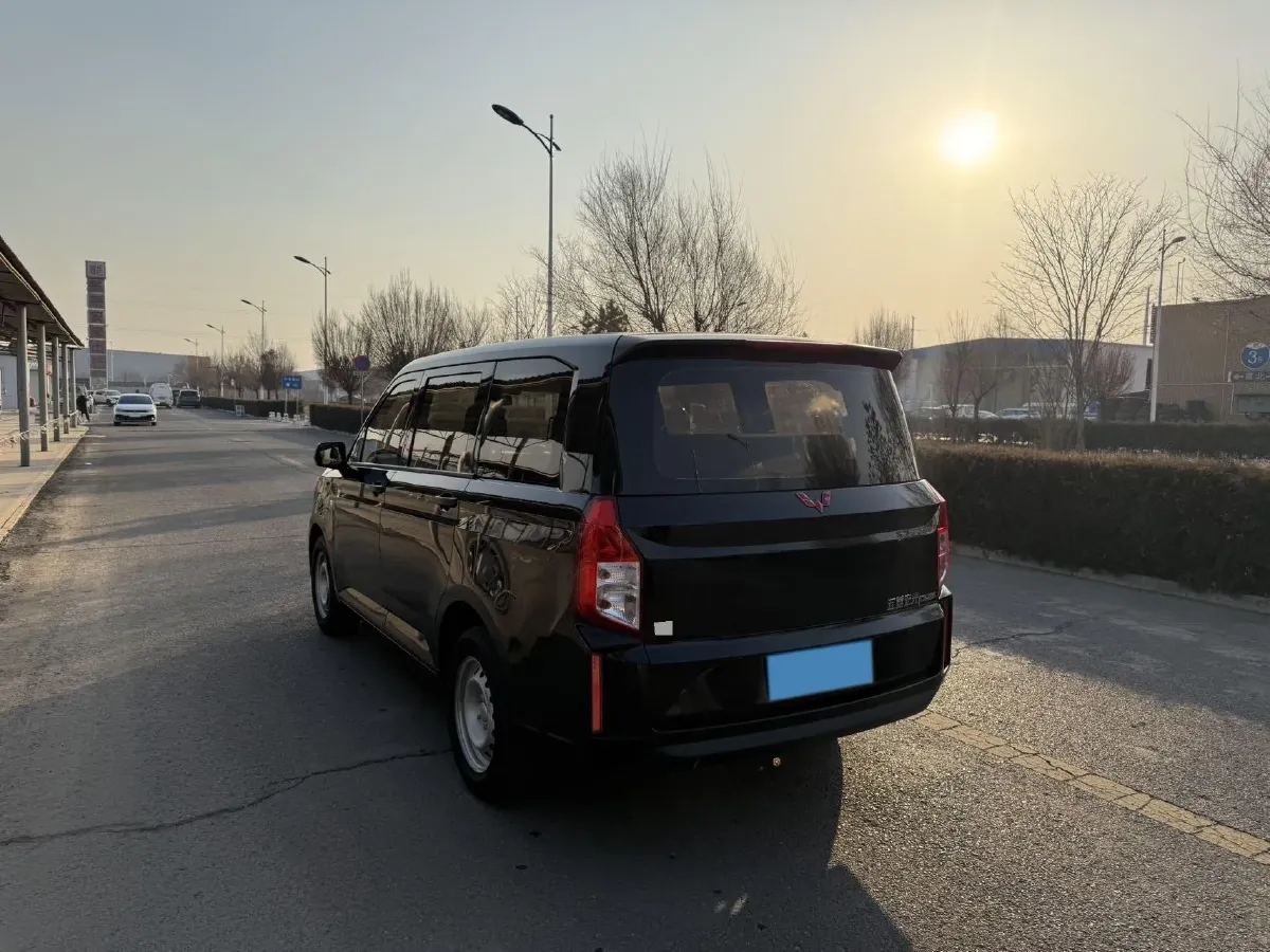 2020 WuLing HongGuang Plus 1.5T 147HP L4 6MT,autocango,china used car exporter,china ev exporter,chinese used car exporter,chinese used ev exporter