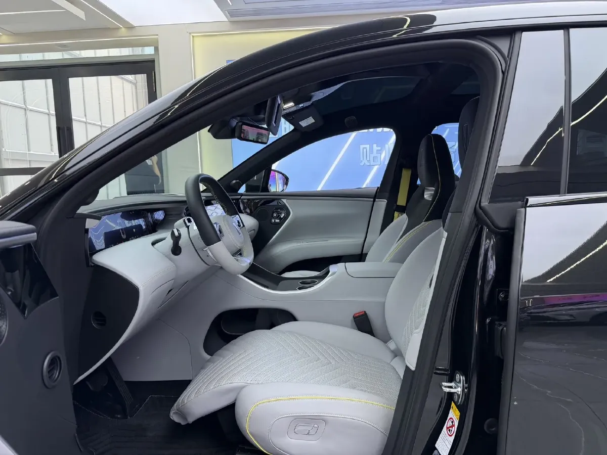 2025 Avatr 11 1.5T 156HP L4 REEV 39.05KWH,autocango,china used car exporter,china ev exporter,chinese used car exporter,chinese used ev exporter