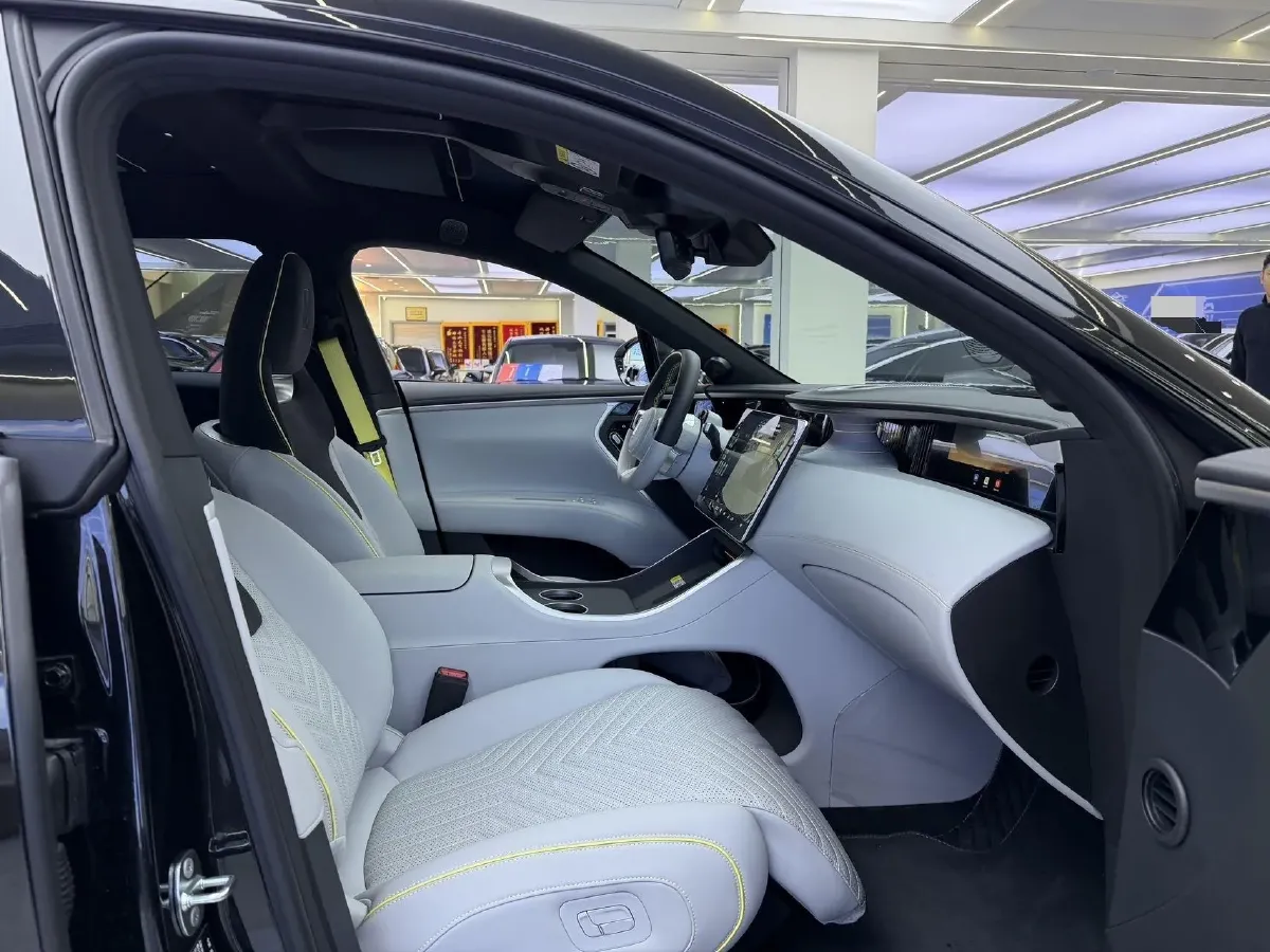 2025 Avatr 11 1.5T 156HP L4 REEV 39.05KWH,autocango,china used car exporter,china ev exporter,chinese used car exporter,chinese used ev exporter