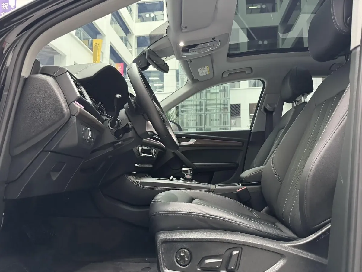 2022 Audi Q5L 2.0T 190HP L4 7DCT,autocango,china used car exporter,china ev exporter,chinese used car exporter,chinese used ev exporter