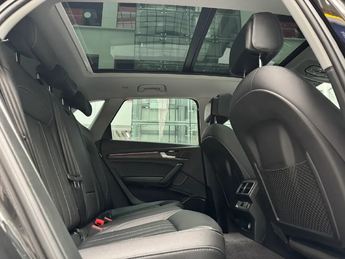 2022 Audi Q5L 2.0T 190HP L4 7DCT,autocango,china used car exporter,china ev exporter,chinese used car exporter,chinese used ev exporter