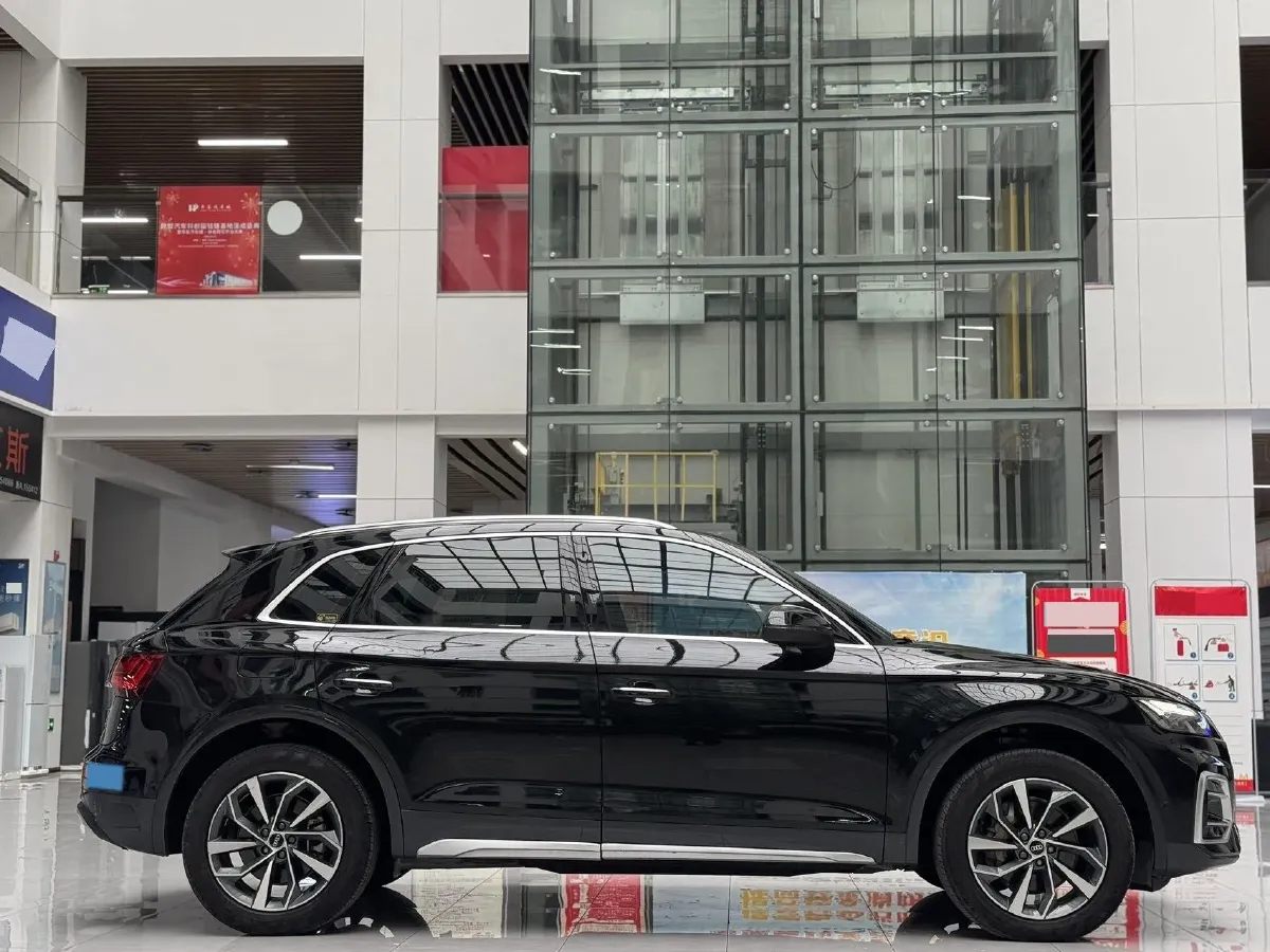 2022 Audi Q5L 2.0T 190HP L4 7DCT,autocango,china used car exporter,china ev exporter,chinese used car exporter,chinese used ev exporter