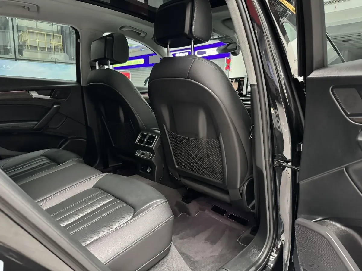 2022 Audi Q5L 2.0T 190HP L4 7DCT,autocango,china used car exporter,china ev exporter,chinese used car exporter,chinese used ev exporter