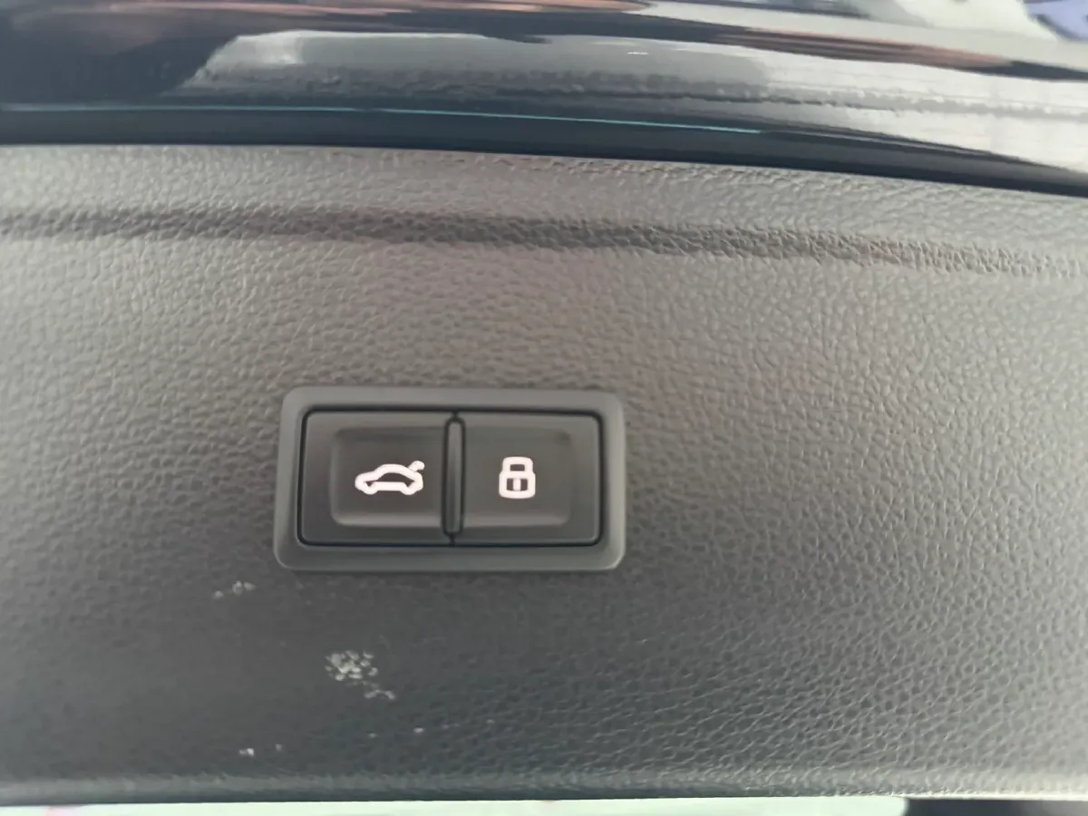 2022 Audi Q5L 2.0T 190HP L4 7DCT,autocango,china used car exporter,china ev exporter,chinese used car exporter,chinese used ev exporter