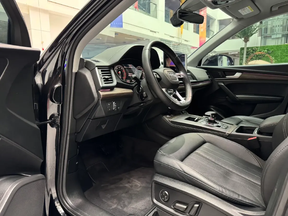 2022 Audi Q5L 2.0T 190HP L4 7DCT,autocango,china used car exporter,china ev exporter,chinese used car exporter,chinese used ev exporter