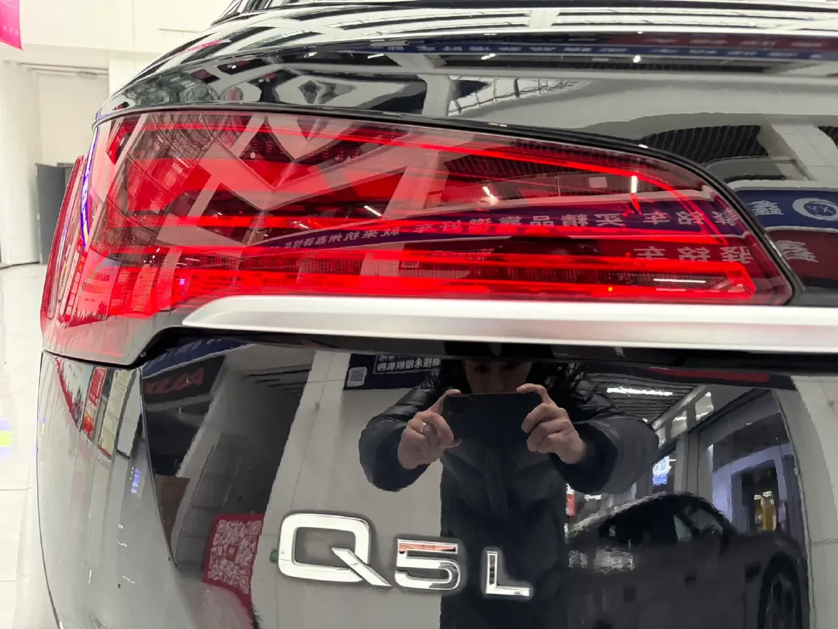 2022 Audi Q5L 2.0T 190HP L4 7DCT,autocango,china used car exporter,china ev exporter,chinese used car exporter,chinese used ev exporter