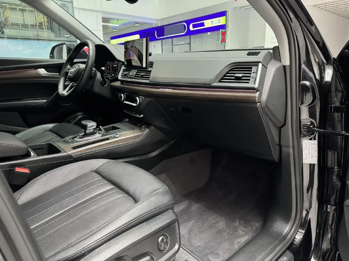 2022 Audi Q5L 2.0T 190HP L4 7DCT,autocango,china used car exporter,china ev exporter,chinese used car exporter,chinese used ev exporter