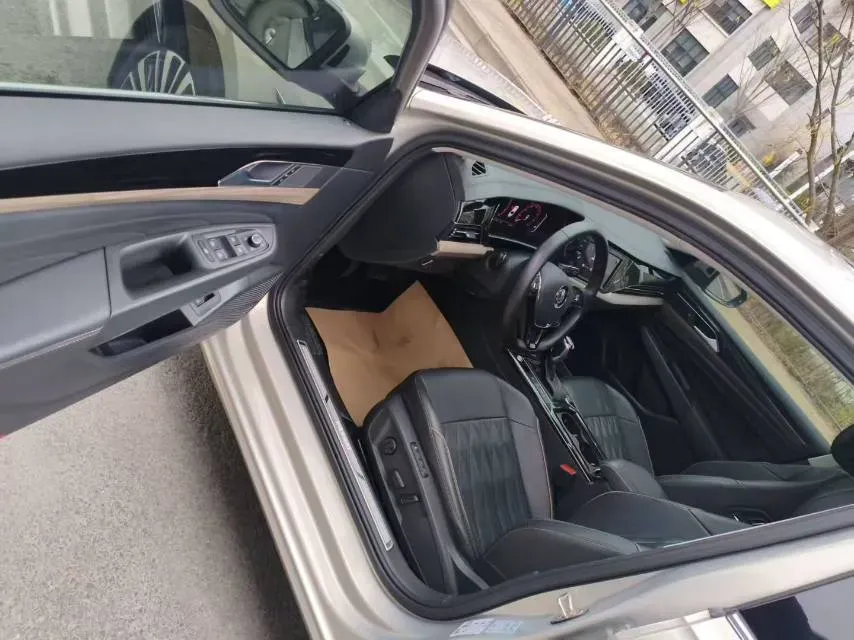 2019 Volvo V40 1.5T 152HP L4 6AT,autocango,china used car exporter,china ev exporter,chinese used car exporter,chinese used ev exporter