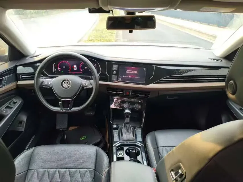 2019 Volvo V40 1.5T 152HP L4 6AT,autocango,china used car exporter,china ev exporter,chinese used car exporter,chinese used ev exporter