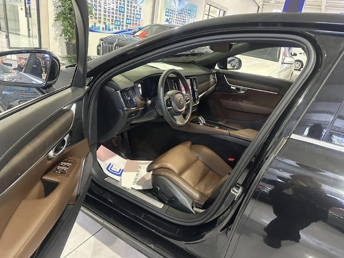 2023 Volvo S90 2.0T 250HP L4 8AT,autocango,china used car exporter,china ev exporter,chinese used car exporter,chinese used ev exporter