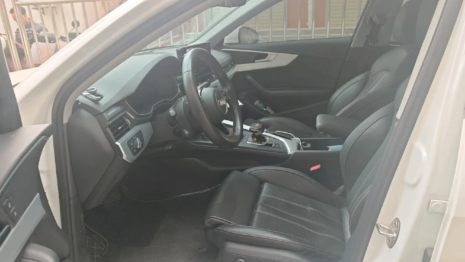 2021 Audi A4L 2.0T 190HP L4 7DCT,autocango,china used car exporter,china ev exporter,chinese used car exporter,chinese used ev exporter