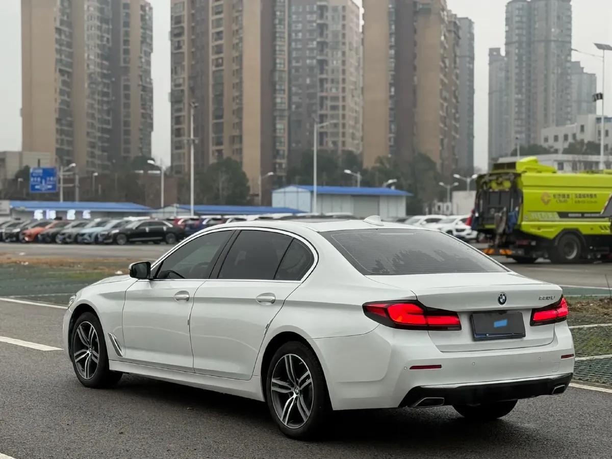 2021 BMW 5 Series 2.0T 252HP L4 8AT,autocango,china used car exporter,china ev exporter,chinese used car exporter,chinese used ev exporter