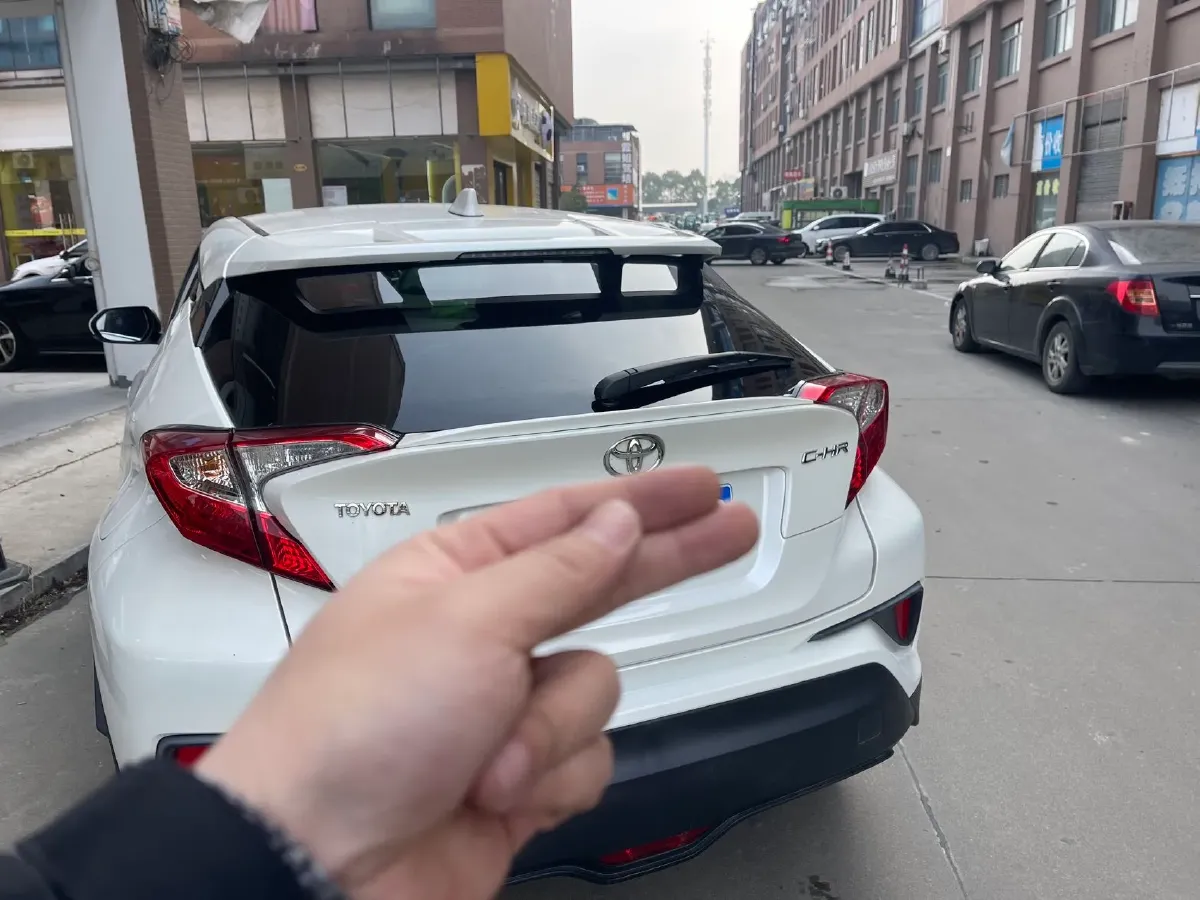 2018 Toyota C-HR 2.0L 171HP L4 CVT,autocango,china used car exporter,china ev exporter,chinese used car exporter,chinese used ev exporter