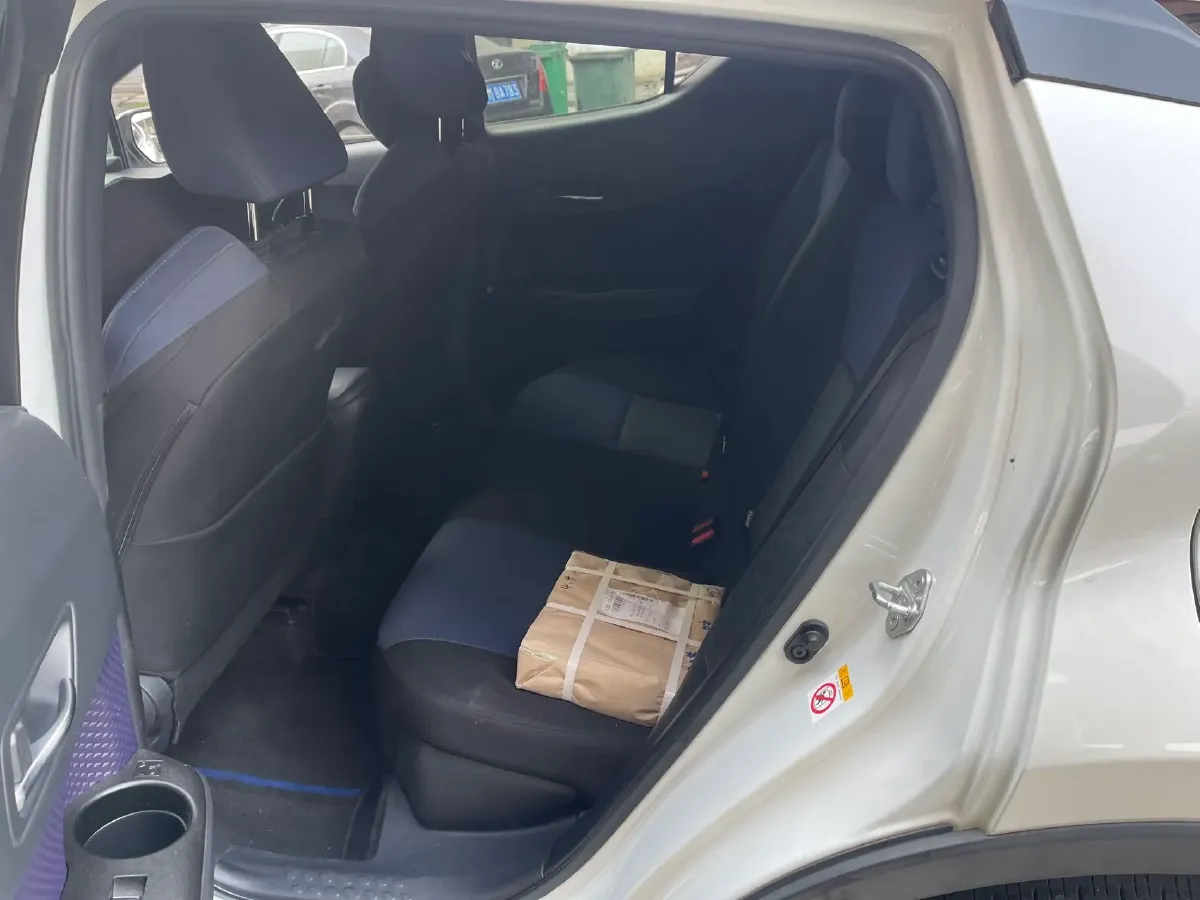 2018 Toyota C-HR 2.0L 171HP L4 CVT,autocango,china used car exporter,china ev exporter,chinese used car exporter,chinese used ev exporter