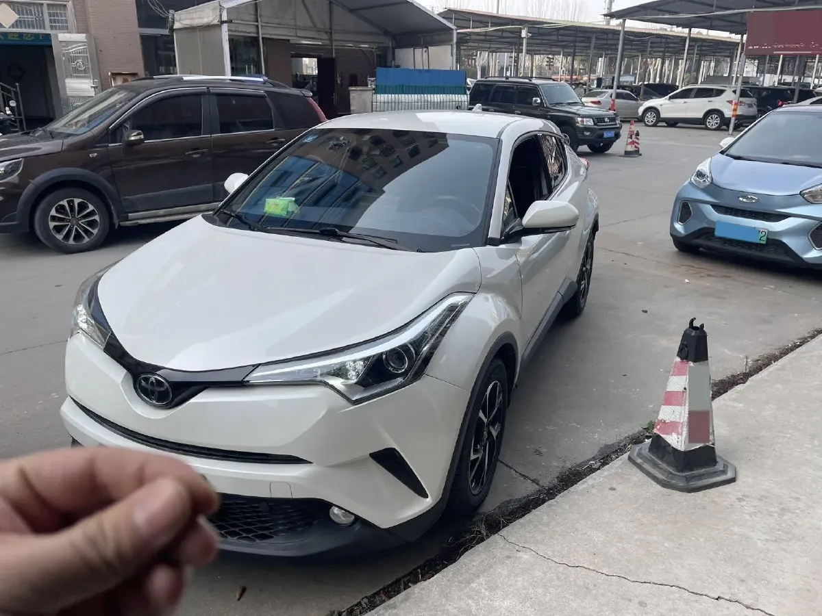 2018 Toyota C-HR 2.0L 171HP L4 CVT,autocango,china used car exporter,china ev exporter,chinese used car exporter,chinese used ev exporter