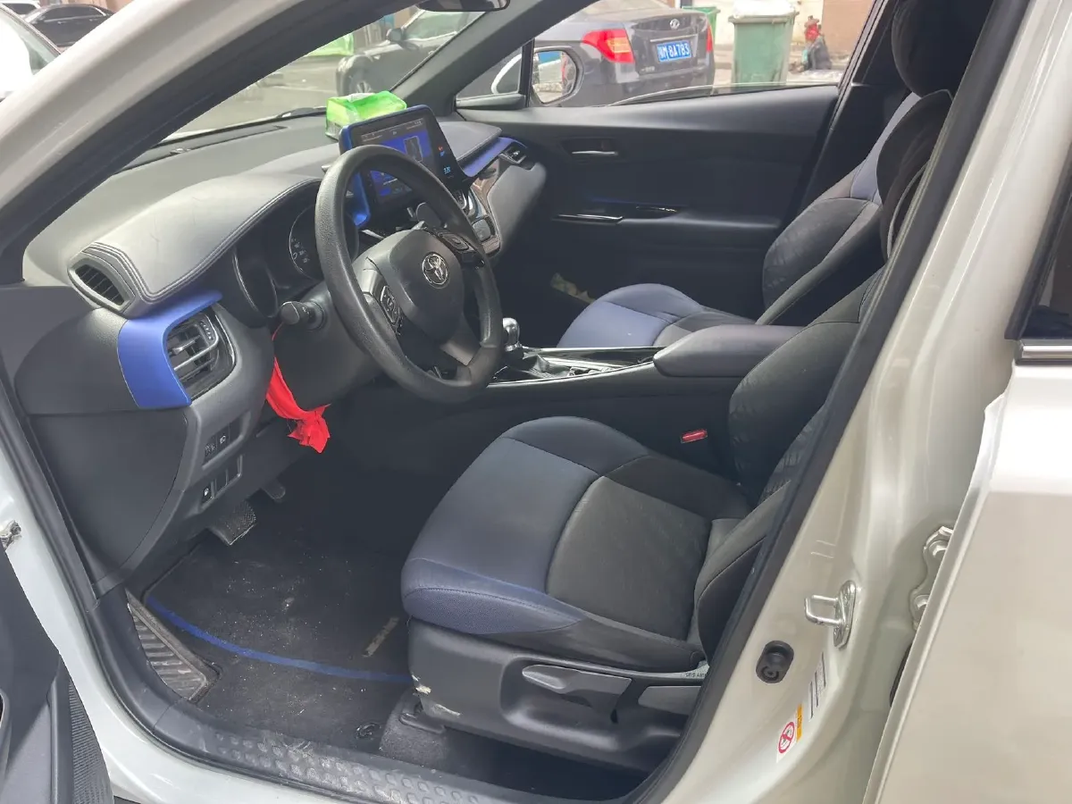 2018 Toyota C-HR 2.0L 171HP L4 CVT,autocango,china used car exporter,china ev exporter,chinese used car exporter,chinese used ev exporter