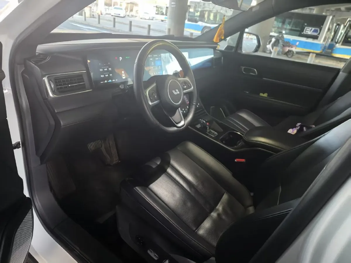 2020 Li ONE Range Extended 131HP REEV 40.5KWH,autocango,china used car exporter,china ev exporter,chinese used car exporter,chinese used ev exporter