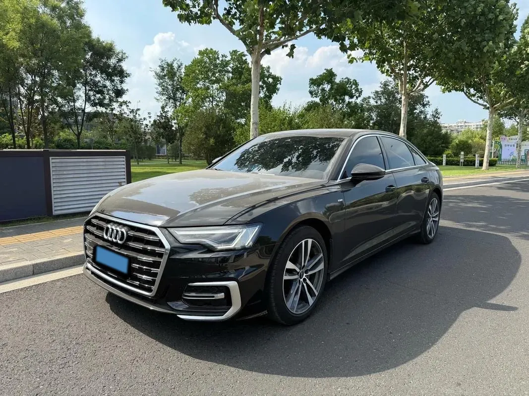 2025 Audi A6L 2.0T 190HP L4 7DCT,autocango,china used car exporter,china ev exporter,chinese used car exporter,chinese used ev exporter