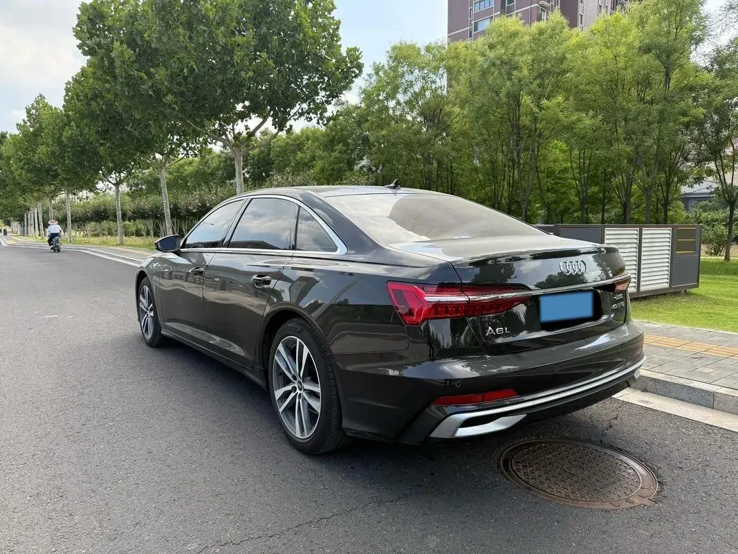 2025 Audi A6L 2.0T 190HP L4 7DCT,autocango,china used car exporter,china ev exporter,chinese used car exporter,chinese used ev exporter
