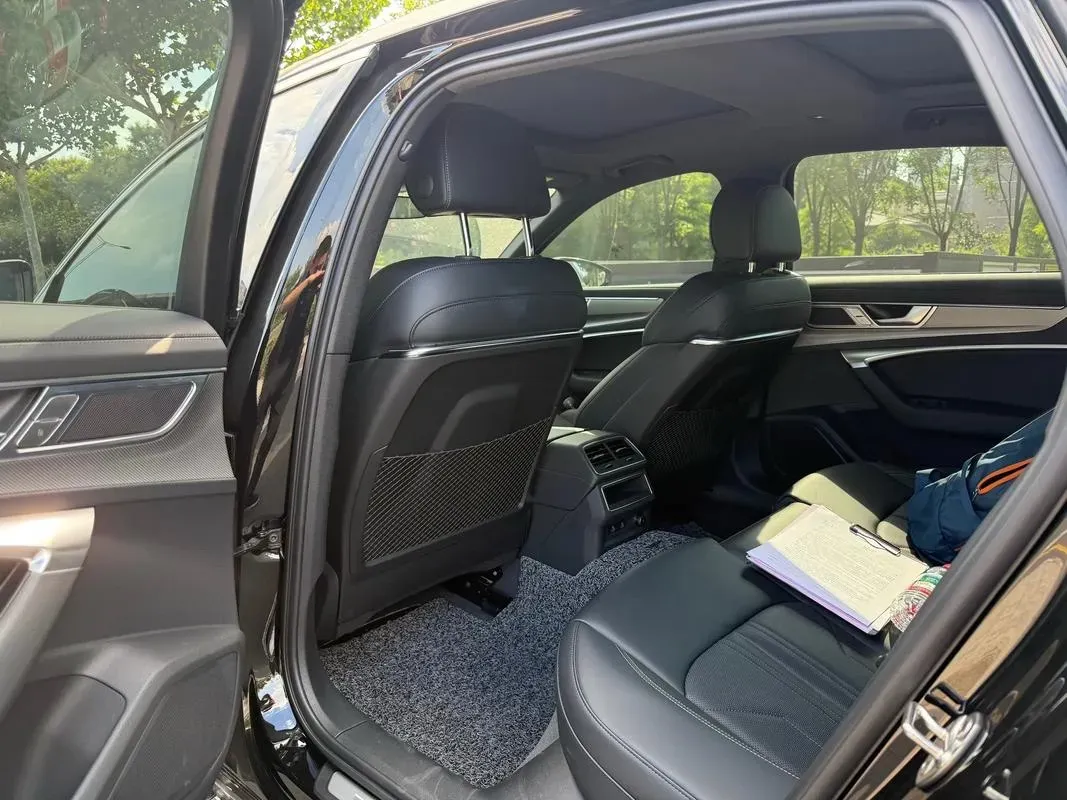 2025 Audi A6L 2.0T 190HP L4 7DCT,autocango,china used car exporter,china ev exporter,chinese used car exporter,chinese used ev exporter