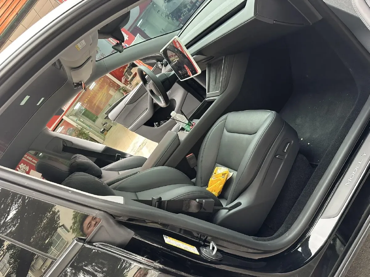 2025 Tesla Model Y BEV 62.5KWH,autocango,china used car exporter,china ev exporter,chinese used car exporter,chinese used ev exporter