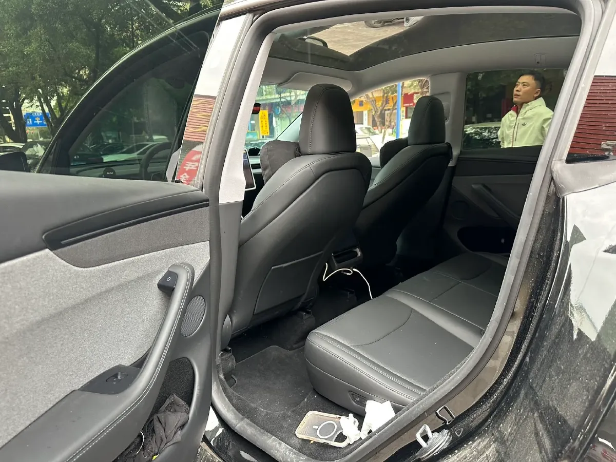 2025 Tesla Model Y BEV 62.5KWH,autocango,china used car exporter,china ev exporter,chinese used car exporter,chinese used ev exporter