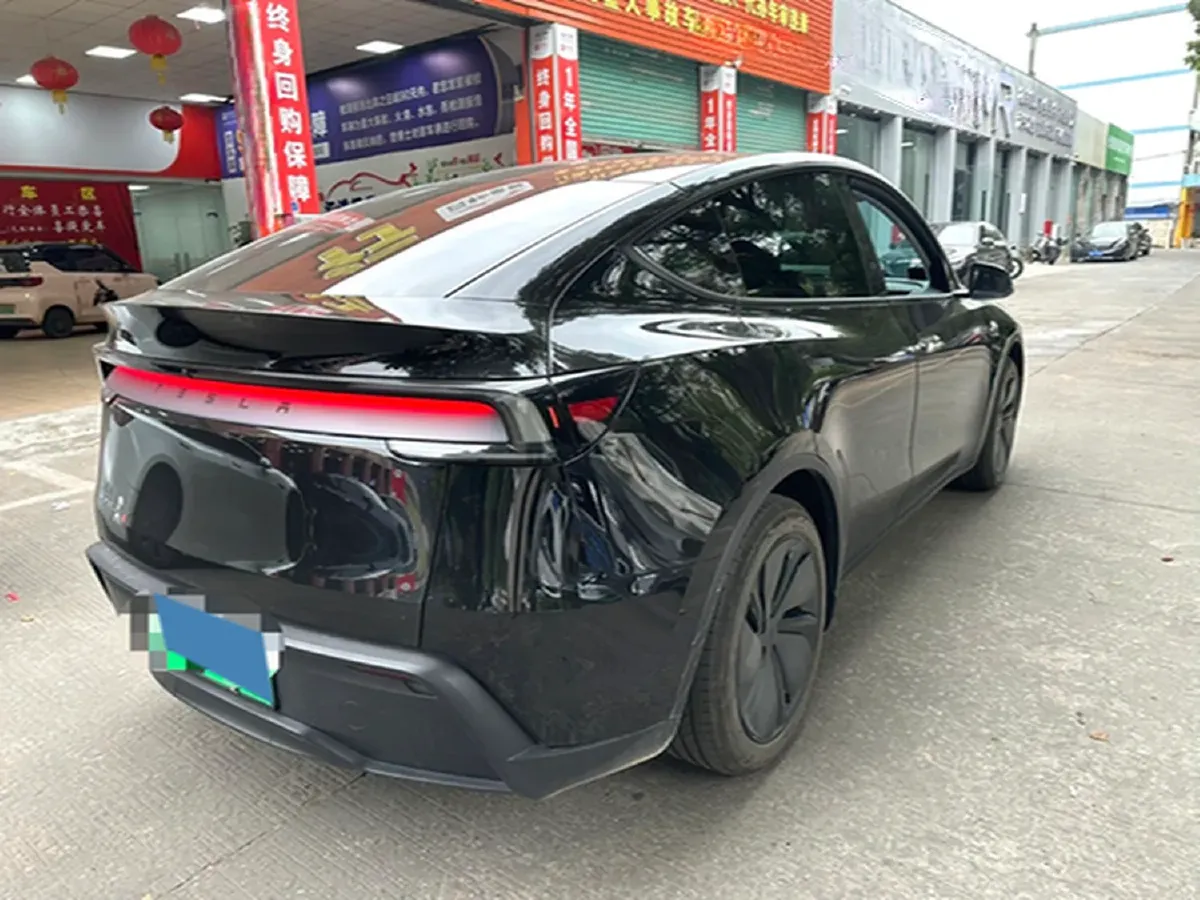 2025 Tesla Model Y BEV 62.5KWH,autocango,china used car exporter,china ev exporter,chinese used car exporter,chinese used ev exporter