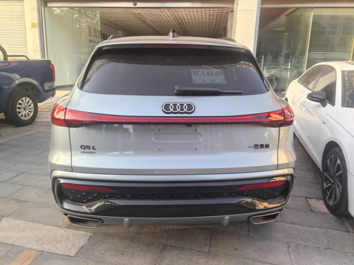 2026 Audi Q5L 2.0T 272HP L4 7DCT,autocango,china used car exporter,china ev exporter,chinese used car exporter,chinese used ev exporter