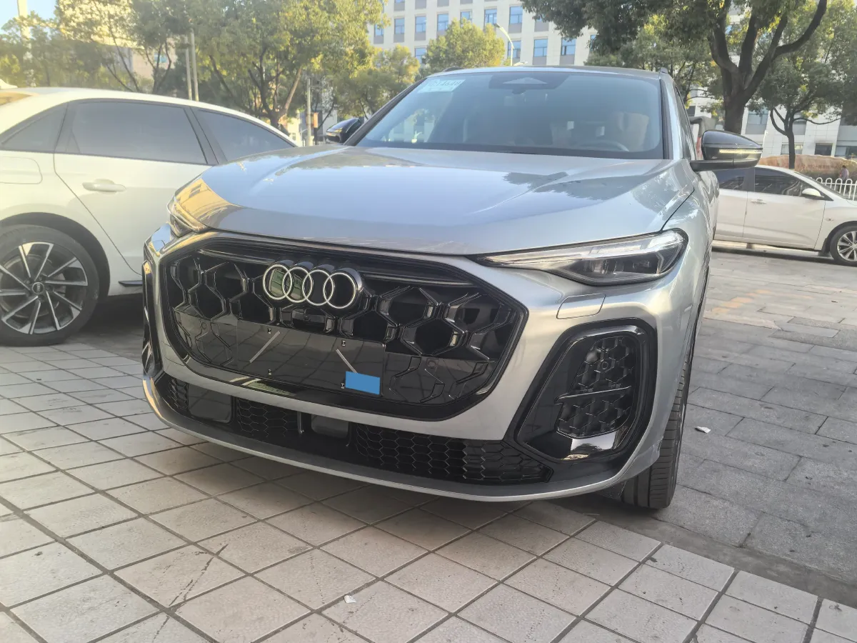 2026 Audi Q5L 2.0T 272HP L4 7DCT,autocango,china used car exporter,china ev exporter,chinese used car exporter,chinese used ev exporter