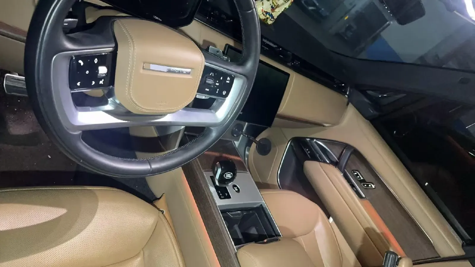 2024 Land Rover Range Rover 3.0T 400HP L6 8AT,autocango,china used car exporter,china ev exporter,chinese used car exporter,chinese used ev exporter