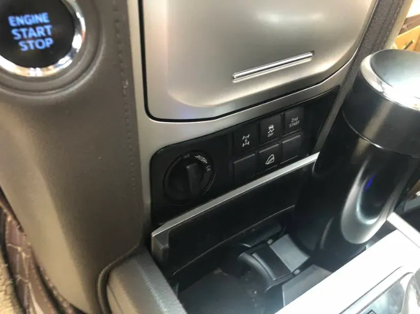 2019 Land Rover Range Rover Velar 2.0T 300HP L4 8AT,autocango,china used car exporter,china ev exporter,chinese used car exporter,chinese used ev exporter