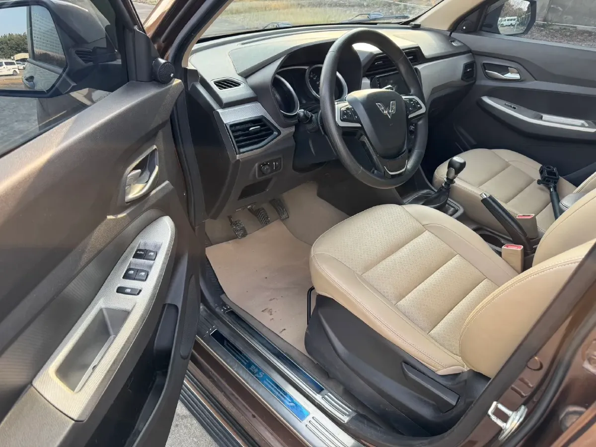 2019 WuLing HongGuang 1.5L 99HP L4 6MT,autocango,china used car exporter,china ev exporter,chinese used car exporter,chinese used ev exporter