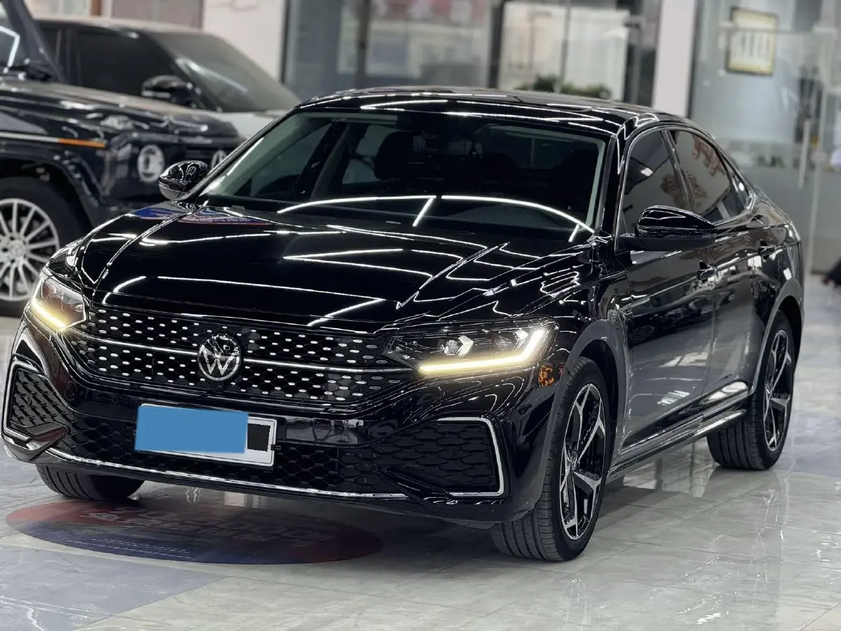 2023 Volkswagen Passat 2.0T 186HP L4 7DCT