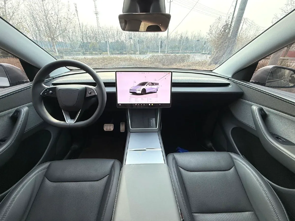 2025 Tesla Model Y BEV 62.5KWH,autocango,china used car exporter,china ev exporter,chinese used car exporter,chinese used ev exporter