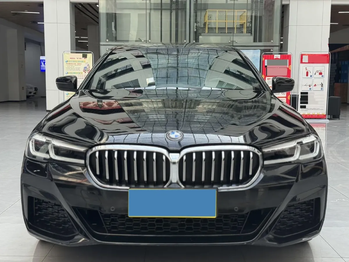 2022 BMW 5 Series 2.0T 252HP L4 8AT,autocango,china used car exporter,china ev exporter,chinese used car exporter,chinese used ev exporter