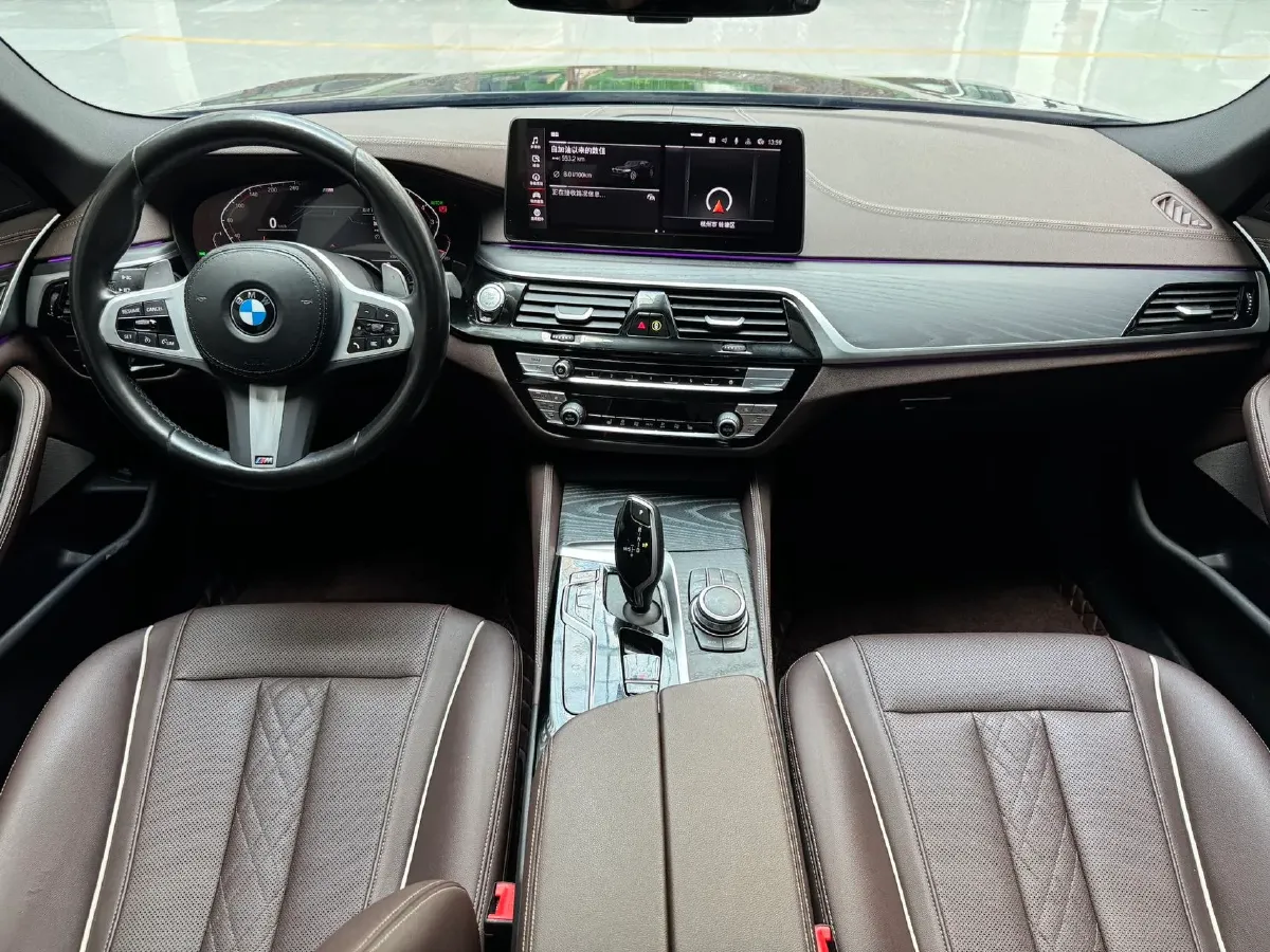 2022 BMW 5 Series 2.0T 252HP L4 8AT,autocango,china used car exporter,china ev exporter,chinese used car exporter,chinese used ev exporter