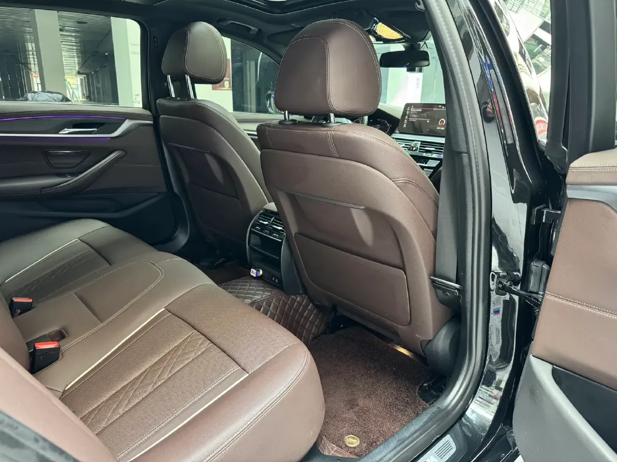 2022 BMW 5 Series 2.0T 252HP L4 8AT,autocango,china used car exporter,china ev exporter,chinese used car exporter,chinese used ev exporter