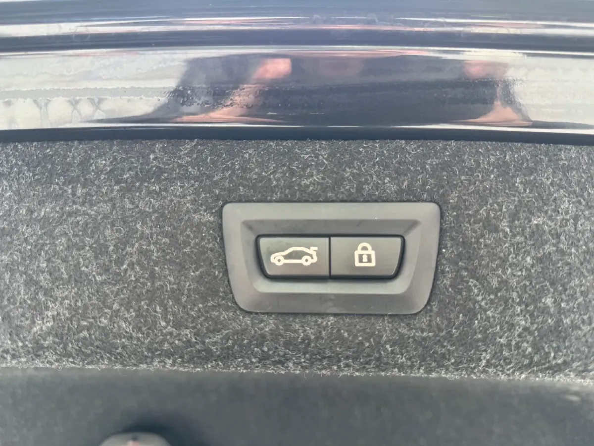 2022 BMW 5 Series 2.0T 252HP L4 8AT,autocango,china used car exporter,china ev exporter,chinese used car exporter,chinese used ev exporter