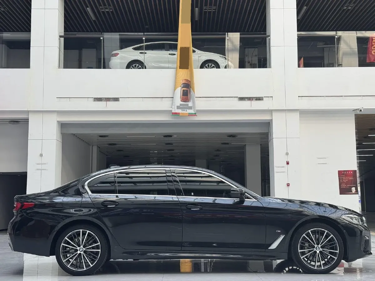 2022 BMW 5 Series 2.0T 252HP L4 8AT,autocango,china used car exporter,china ev exporter,chinese used car exporter,chinese used ev exporter