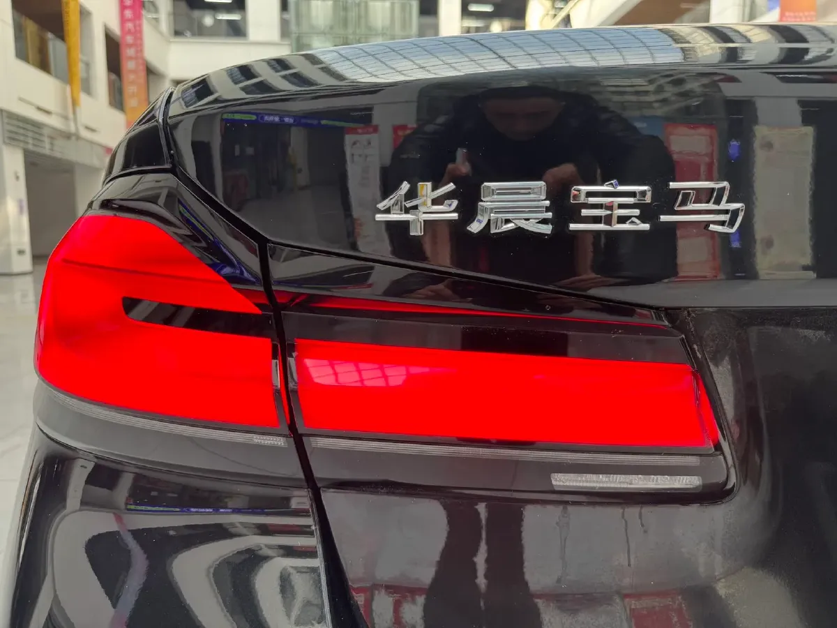 2022 BMW 5 Series 2.0T 252HP L4 8AT,autocango,china used car exporter,china ev exporter,chinese used car exporter,chinese used ev exporter