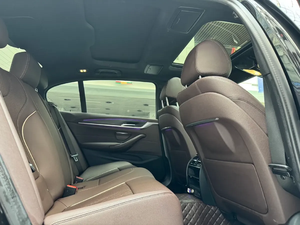 2022 BMW 5 Series 2.0T 252HP L4 8AT,autocango,china used car exporter,china ev exporter,chinese used car exporter,chinese used ev exporter