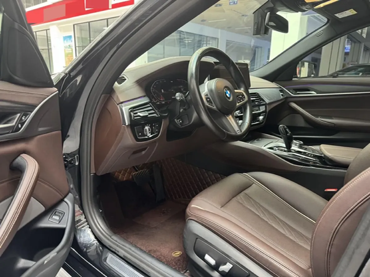 2022 BMW 5 Series 2.0T 252HP L4 8AT,autocango,china used car exporter,china ev exporter,chinese used car exporter,chinese used ev exporter