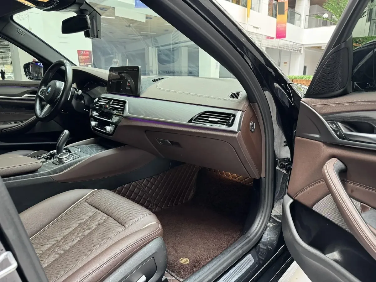 2022 BMW 5 Series 2.0T 252HP L4 8AT,autocango,china used car exporter,china ev exporter,chinese used car exporter,chinese used ev exporter