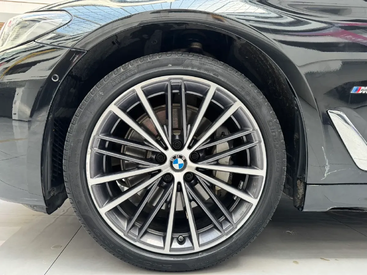 2022 BMW 5 Series 2.0T 252HP L4 8AT,autocango,china used car exporter,china ev exporter,chinese used car exporter,chinese used ev exporter