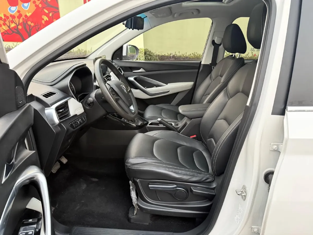 2018 BaoJun 530 1.5T 150HP L4 6DCT,autocango,china used car exporter,china ev exporter,chinese used car exporter,chinese used ev exporter