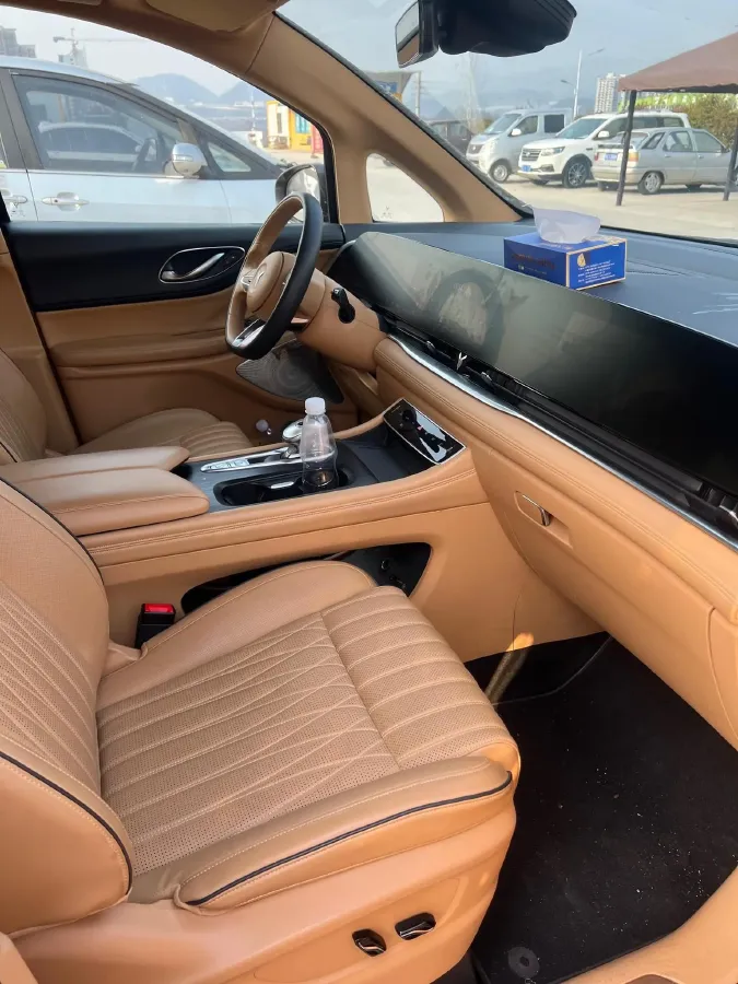 2022 Voyah Dream 1.5T 136HP L4 PHEV 25.57KWH,autocango,china used car exporter,china ev exporter,chinese used car exporter,chinese used ev exporter